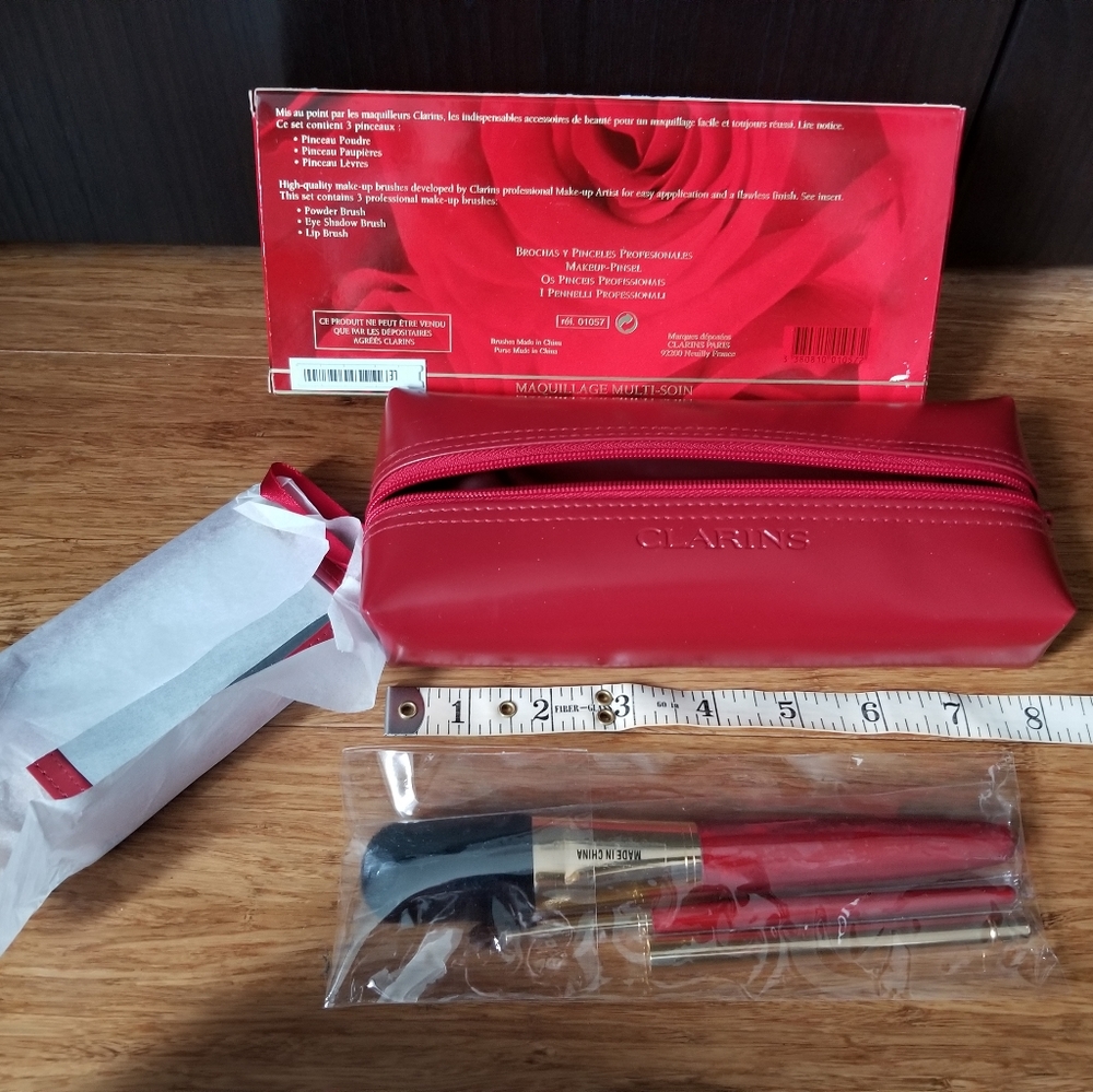 Clarins - professional makeup brushes collection